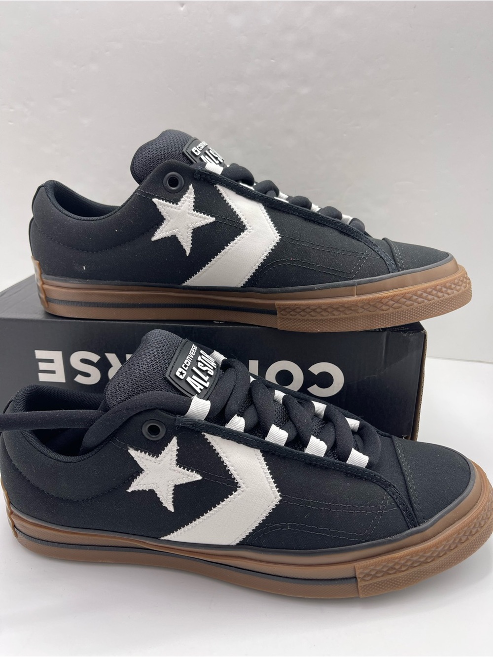 Converse Men’s A14718C
STAR PLAYER PUFF OX
BLACK/WHITE/GUM Sneakers